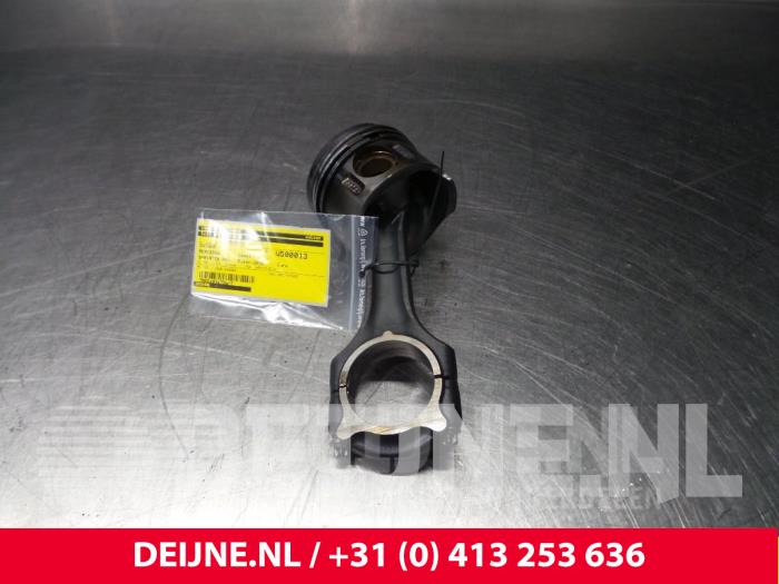 Usados Pistón Mercedes Sprinter Precio € 60,50 IVA incluido ofrecido por van Deijne Onderdelen Uden B.V.