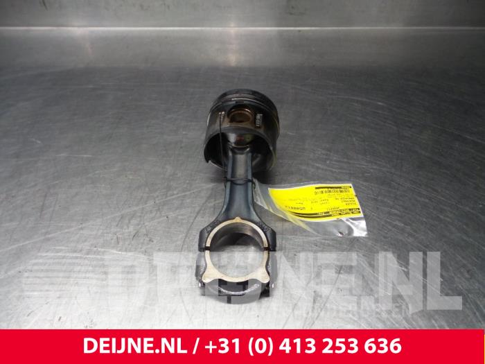 Usados Pistón Mercedes Sprinter Precio € 60,50 IVA incluido ofrecido por van Deijne Onderdelen Uden B.V.