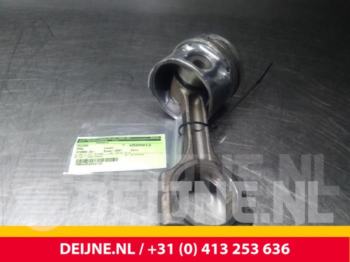 Usagé Piston Opel Vivaro Prix € 60,50 Prix TTC proposé par van Deijne Onderdelen Uden B.V.