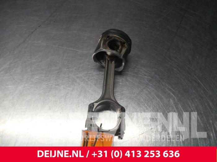 Usagé Piston Opel Combo Prix € 60,50 Prix TTC proposé par van Deijne Onderdelen Uden B.V.