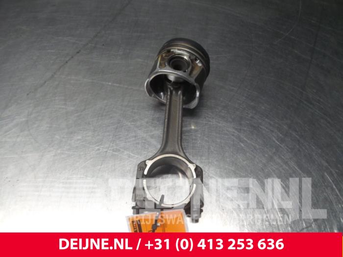 Usagé Piston Opel Combo Prix € 60,50 Prix TTC proposé par van Deijne Onderdelen Uden B.V.