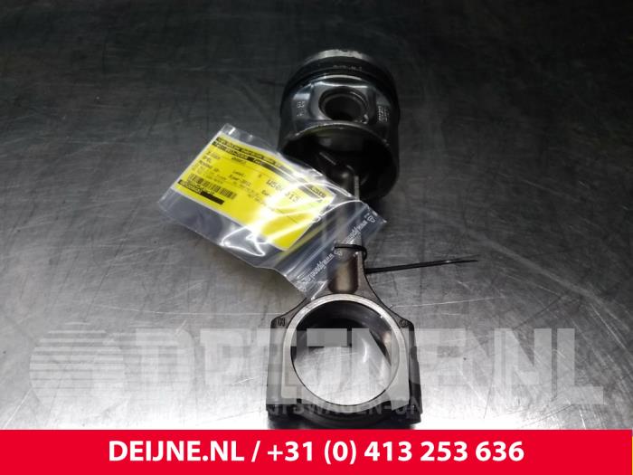Usagé Piston Opel Movano Prix € 72,60 Prix TTC proposé par van Deijne Onderdelen Uden B.V.