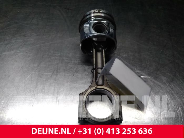 Usagé Piston Opel Movano Prix € 72,60 Prix TTC proposé par van Deijne Onderdelen Uden B.V.