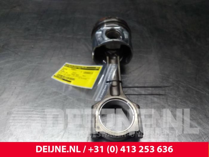 Usagé Piston Opel Movano Prix € 72,60 Prix TTC proposé par van Deijne Onderdelen Uden B.V.