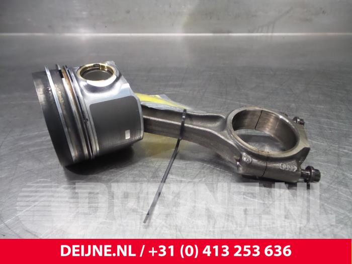 Usagé Piston Volkswagen Transporter Prix € 60,50 Prix TTC proposé par van Deijne Onderdelen Uden B.V.
