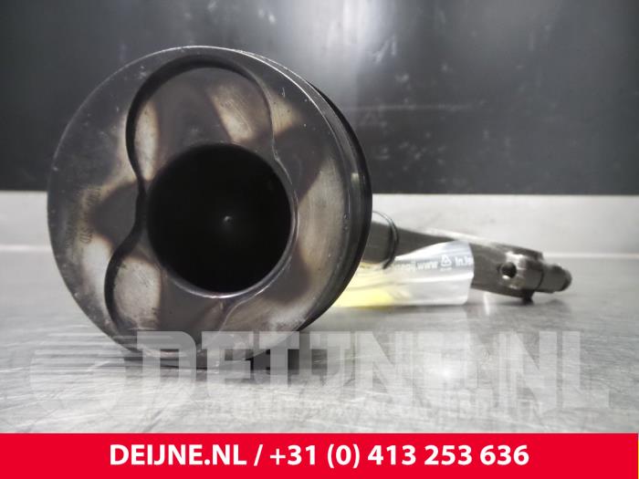 Usagé Piston Volkswagen Transporter Prix € 60,50 Prix TTC proposé par van Deijne Onderdelen Uden B.V.