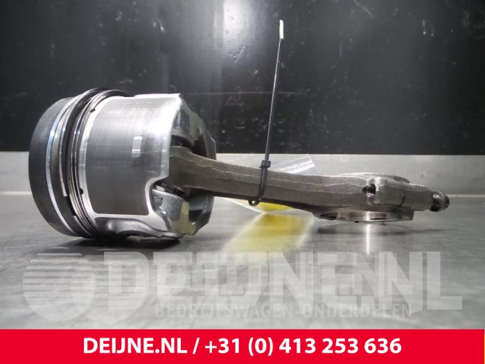 Usagé Piston Volkswagen Transporter Prix € 60,50 Prix TTC proposé par van Deijne Onderdelen Uden B.V.