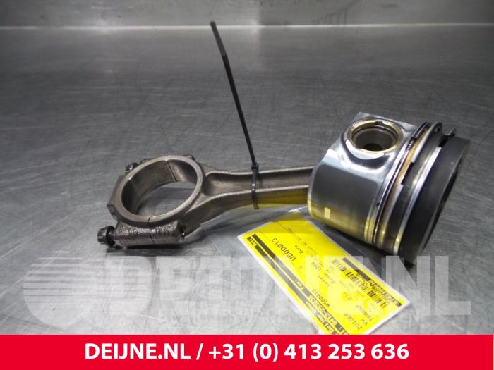 Usagé Piston Volkswagen Transporter Prix € 60,50 Prix TTC proposé par van Deijne Onderdelen Uden B.V.