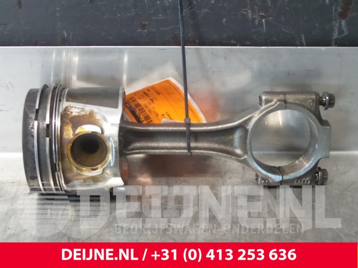 Usagé Piston Volkswagen Caddy Prix € 60,50 Prix TTC proposé par van Deijne Onderdelen Uden B.V.