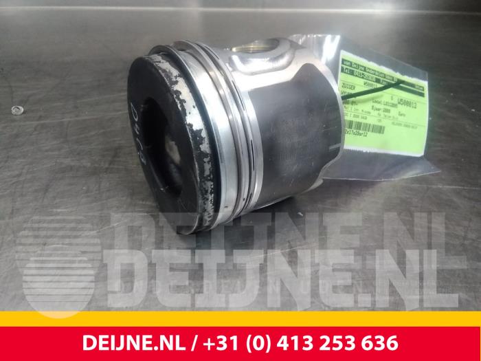 Usados Pistón Hyundai H300 Precio € 60,50 IVA incluido ofrecido por van Deijne Onderdelen Uden B.V.