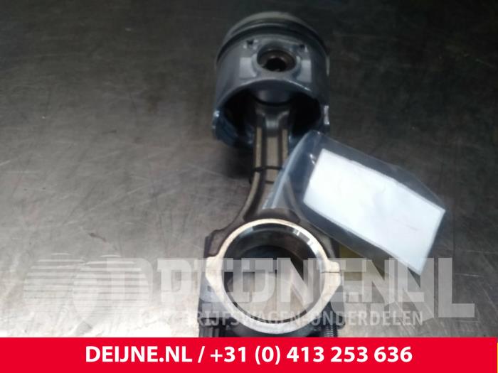 Usados Pistón Nissan Cab Star Precio € 121,00 IVA incluido ofrecido por van Deijne Onderdelen Uden B.V.