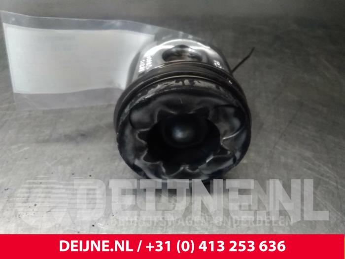 Usados Pistón Nissan Cab Star Precio € 121,00 IVA incluido ofrecido por van Deijne Onderdelen Uden B.V.