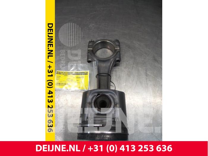 Usagé Piston Iveco Daily Prix € 36,30 Prix TTC proposé par van Deijne Onderdelen Uden B.V.