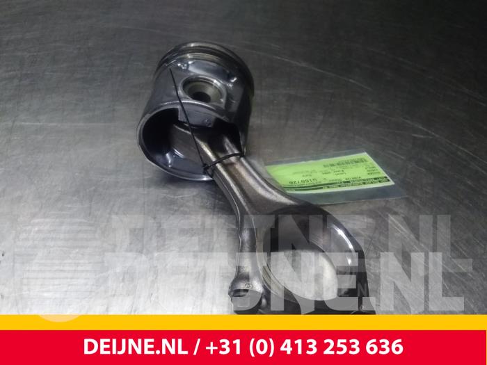 Usagé Piston Iveco New Daily III 29L10 Prix € 84,70 Prix TTC proposé par van Deijne Onderdelen Uden B.V.