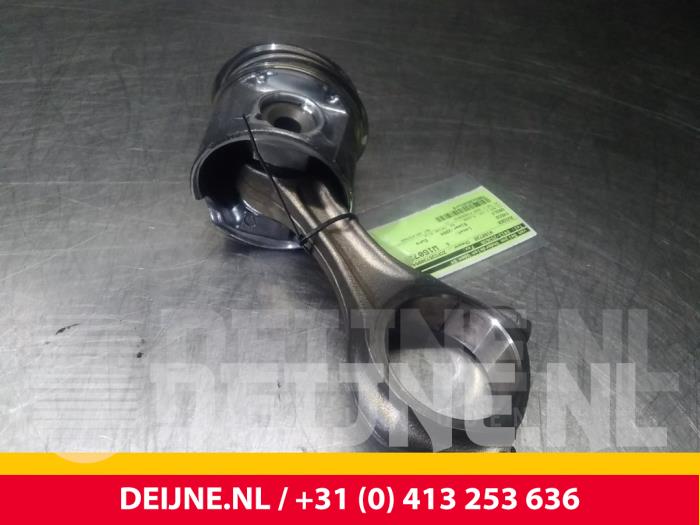 Usagé Piston Iveco New Daily III 29L10 Prix € 84,70 Prix TTC proposé par van Deijne Onderdelen Uden B.V.