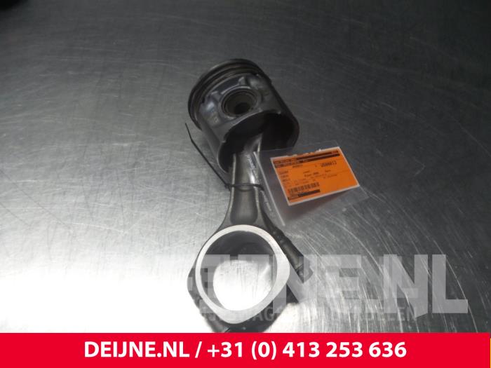 Usados Pistón Iveco Daily Precio € 36,30 IVA incluido ofrecido por van Deijne Onderdelen Uden B.V.
