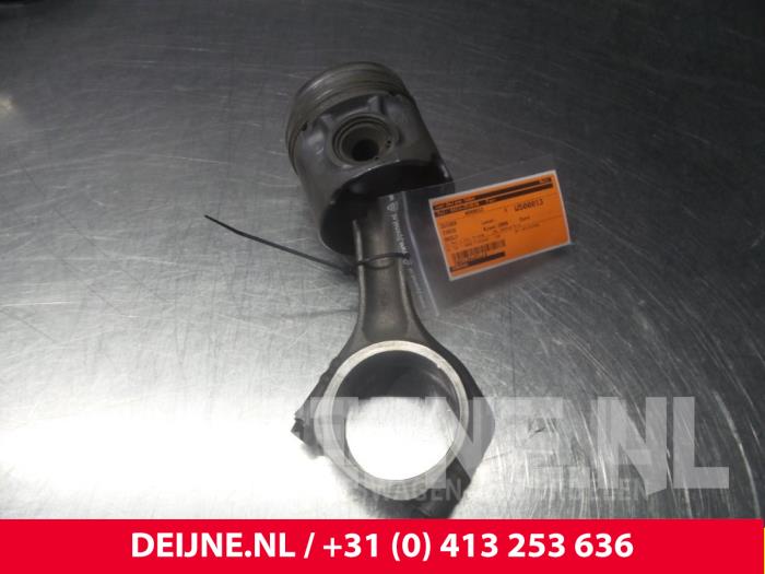 Usados Pistón Iveco Daily Precio € 36,30 IVA incluido ofrecido por van Deijne Onderdelen Uden B.V.