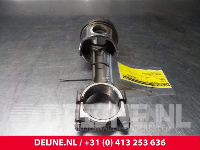 Usados Pistón Renault Trafic Precio € 60,50 IVA incluido ofrecido por van Deijne Onderdelen Uden B.V.