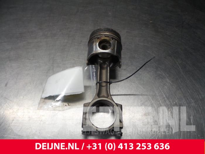 Usados Pistón Renault Trafic Precio € 60,50 IVA incluido ofrecido por van Deijne Onderdelen Uden B.V.