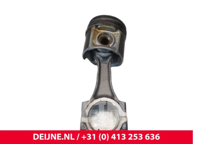 Gebrauchte Kolben Renault Master Preis € 60,50 Mit Mehrwertsteuer angeboten von van Deijne Onderdelen Uden B.V.