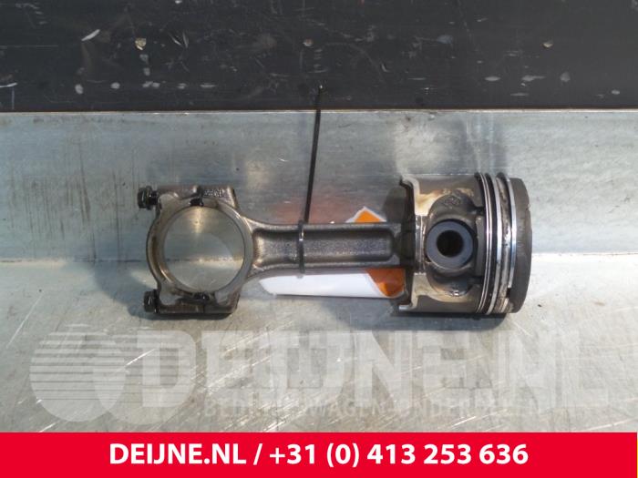 Usagé Piston Renault Kangoo Prix € 60,50 Prix TTC proposé par van Deijne Onderdelen Uden B.V.