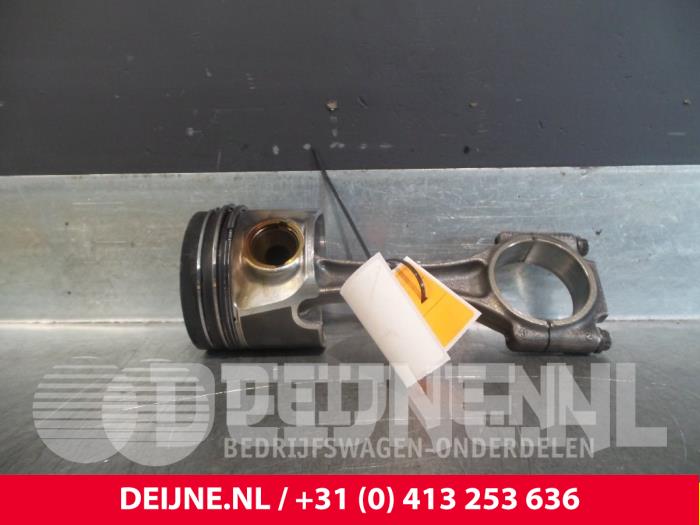 Usagé Piston Seat Ibiza Prix € 50,00 Règlement à la marge proposé par van Deijne Onderdelen Uden B.V.