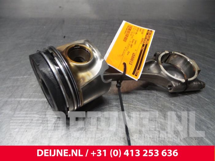 Usagé Piston Seat Ibiza Prix € 90,75 Prix TTC proposé par van Deijne Onderdelen Uden B.V.