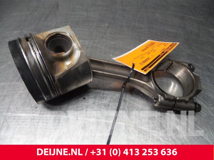 Usagé Piston Seat Ibiza Prix € 90,75 Prix TTC proposé par van Deijne Onderdelen Uden B.V.