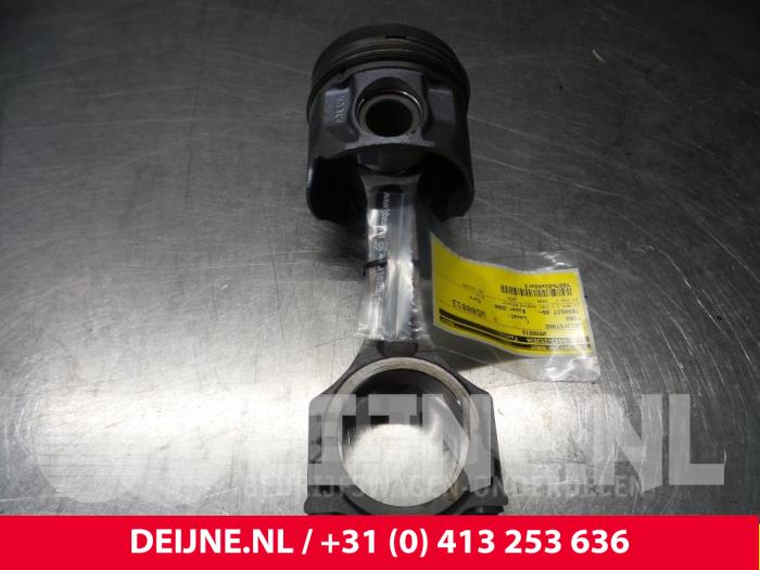 Usagé Bielle Ford Transit 2.4 TDCi 16V Prix € 96,80 Prix TTC proposé par van Deijne Onderdelen Uden B.V.
