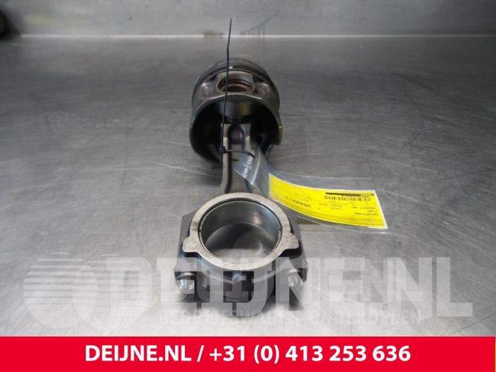 Usagé Bielle Ford Transit Prix € 96,80 Prix TTC proposé par van Deijne Onderdelen Uden B.V.