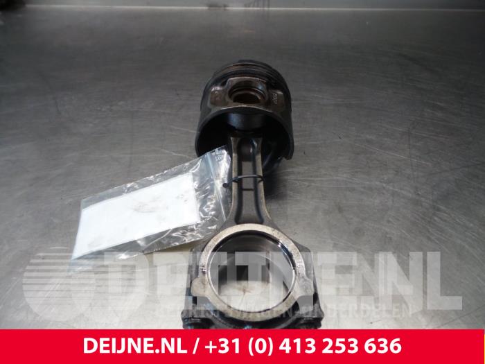 Usagé Bielle Ford Transit Prix € 96,80 Prix TTC proposé par van Deijne Onderdelen Uden B.V.