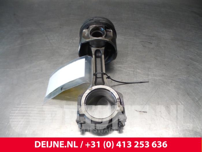 Usagé Bielle Ford Transit Prix € 96,80 Prix TTC proposé par van Deijne Onderdelen Uden B.V.
