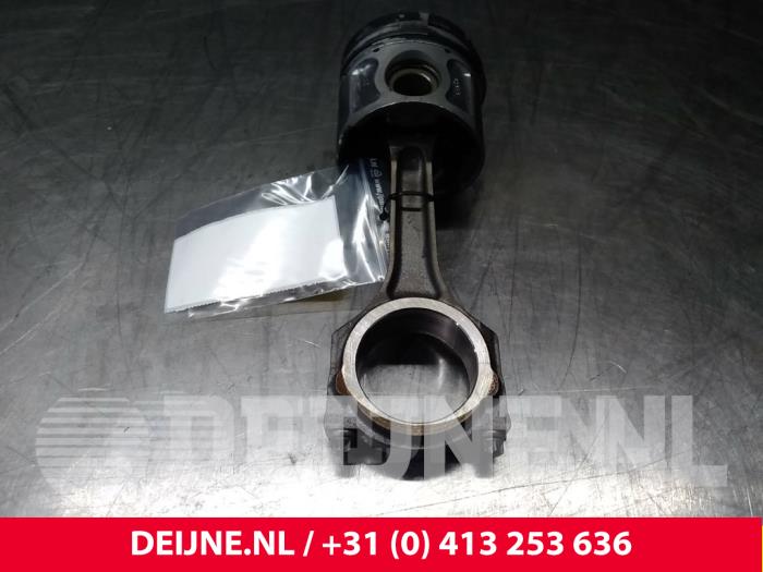 Używane Korbowód Ford Transit Cena € 48,40 Z VAT oferowane przez van Deijne Onderdelen Uden B.V.