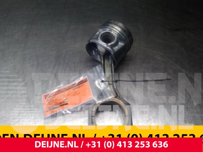 Usagé Bielle Mercedes B-Klasse Prix € 121,00 Prix TTC proposé par van Deijne Onderdelen Uden B.V.