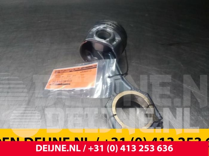 Usagé Bielle Mercedes B-Klasse Prix € 121,00 Prix TTC proposé par van Deijne Onderdelen Uden B.V.