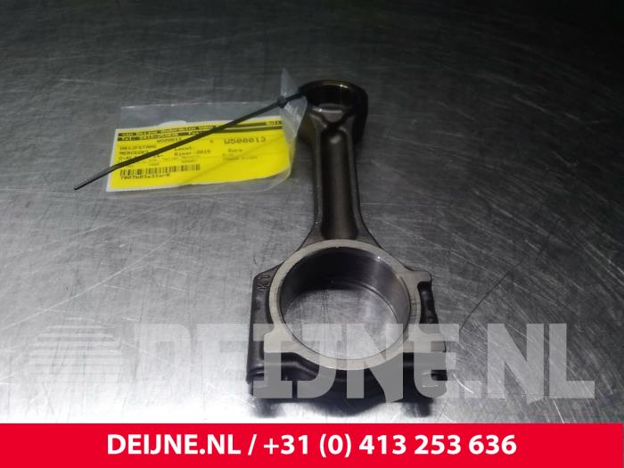 Usagé Bielle Mercedes C-Klasse Prix € 90,75 Prix TTC proposé par van Deijne Onderdelen Uden B.V.