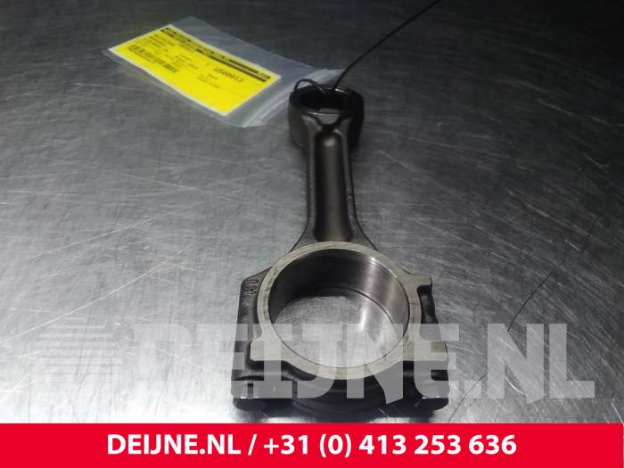 Usagé Bielle Mercedes C-Klasse Prix € 90,75 Prix TTC proposé par van Deijne Onderdelen Uden B.V.