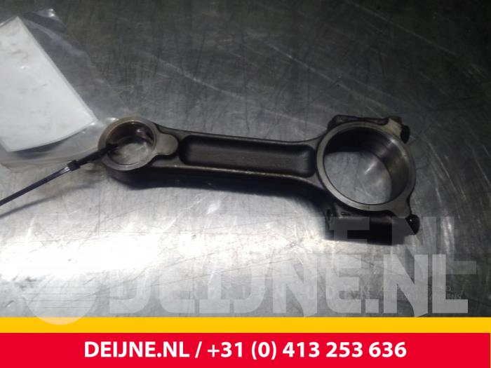 Używane Korbowód Mercedes Citan (415.6) 1.5 109 CDI Cena € 72,60 Z VAT oferowane przez van Deijne Onderdelen Uden B.V.