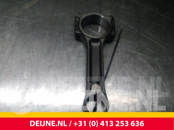 Używane Korbowód Mercedes Citan (415.6) 1.5 109 CDI Cena € 72,60 Z VAT oferowane przez van Deijne Onderdelen Uden B.V.