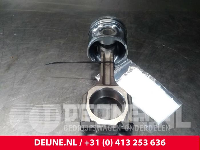 Używane Korbowód Opel Antara (LA6) 2.0 CDTI 16V 4x2 Cena € 130,00 Procedura marży oferowane przez van Deijne Onderdelen Uden B.V.