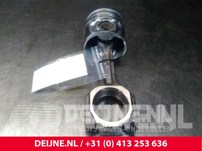 Używane Korbowód Opel Antara (LA6) 2.0 CDTI 16V 4x2 Cena € 130,00 Procedura marży oferowane przez van Deijne Onderdelen Uden B.V.