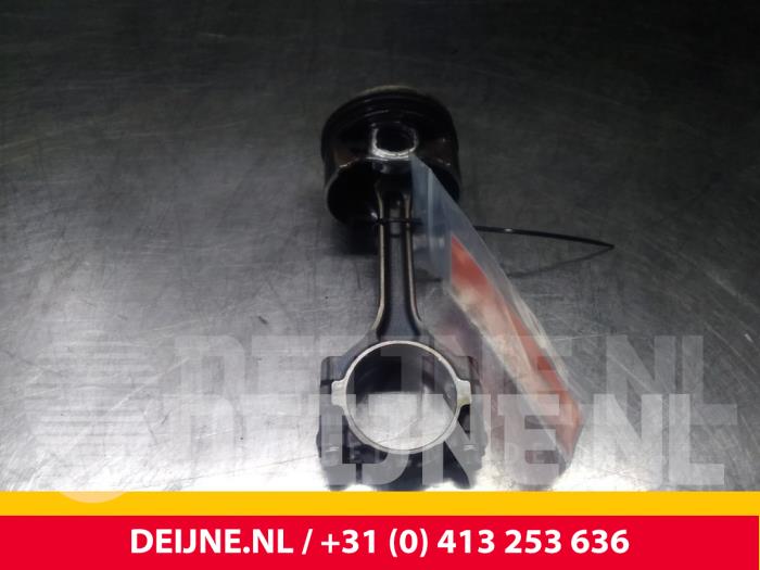 Usagé Bielle Opel Adam Prix € 84,70 Prix TTC proposé par van Deijne Onderdelen Uden B.V.
