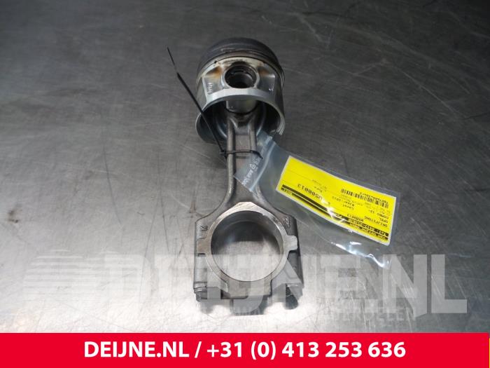 Używane Korbowód Opel Combo Cena € 90,75 Z VAT oferowane przez van Deijne Onderdelen Uden B.V.