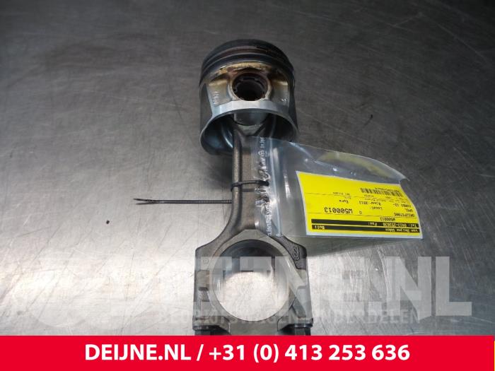 Używane Korbowód Opel Combo Cena € 90,75 Z VAT oferowane przez van Deijne Onderdelen Uden B.V.