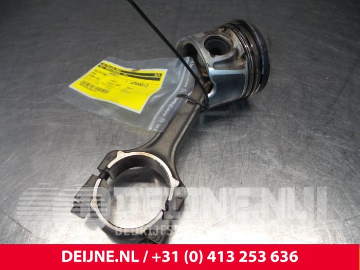Connecting rod from a Opel Combo 2007