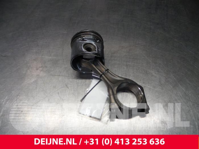 Usagé Bielle Fiat Ducato Prix € 90,75 Prix TTC proposé par van Deijne Onderdelen Uden B.V.