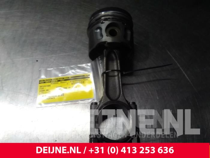 Usagé Bielle Fiat Scudo Prix € 72,60 Prix TTC proposé par van Deijne Onderdelen Uden B.V.