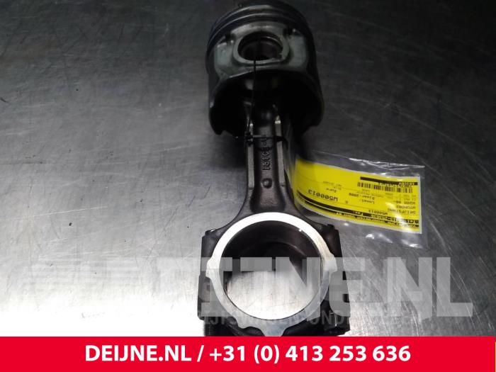 Usados Biela Hyundai H200 Precio € 90,75 IVA incluido ofrecido por van Deijne Onderdelen Uden B.V.