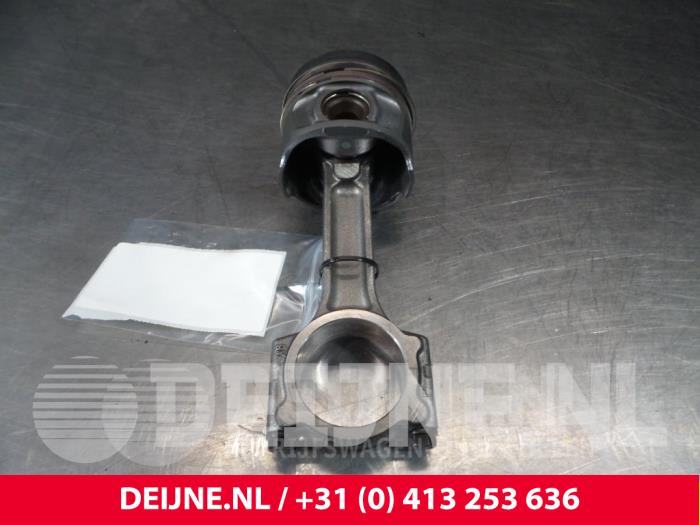 Używane Korbowód Renault Kangoo Express (FW) 1.5 dCi 90 FAP Cena € 48,40 Z VAT oferowane przez van Deijne Onderdelen Uden B.V.