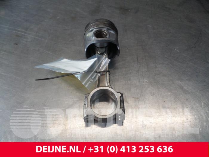 Używane Korbowód Renault Kangoo Express (FW) 1.5 dCi 110 Cena € 48,40 Z VAT oferowane przez van Deijne Onderdelen Uden B.V.